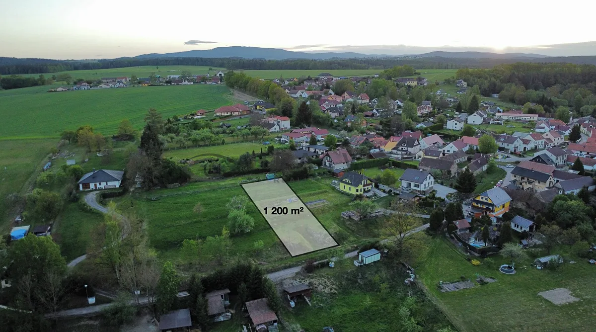 Prodej stavebního pozemku 1200 m²